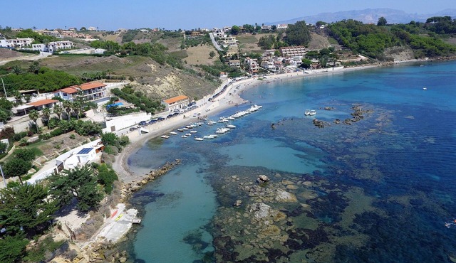 Case Vacanza Renella 3 Beds Balcony, Wifi, Self-catering, 200mt From the sea
