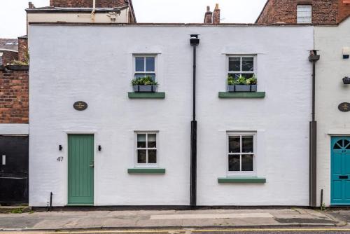Central 4 beds with Free parking