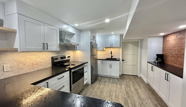 Centrally Located 1 Bedroom Suite