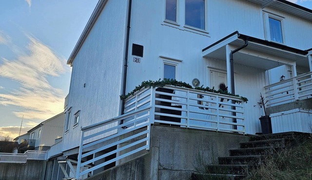 Charming 3-Bedroom House in Egersund with Mountain Views