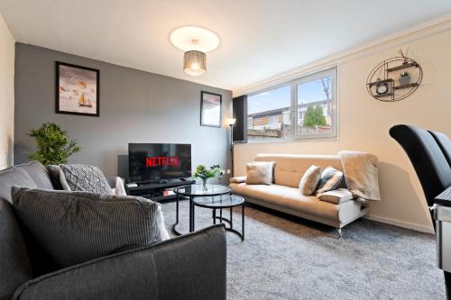 Charming 3 Bedroom House in Birmingham sleeps 7