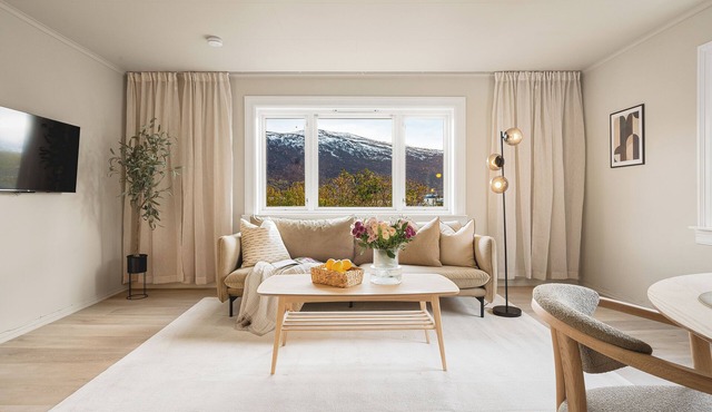 Charming city apartment - Scenic views