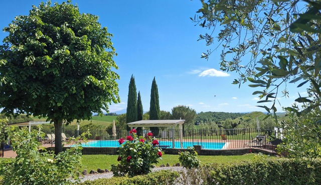 Charming Holiday Home with swimming pool, Siena Tuscany, wi-fi, pets allowed