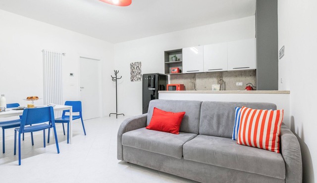 Chic&Pop Apartment by Pleiades Home