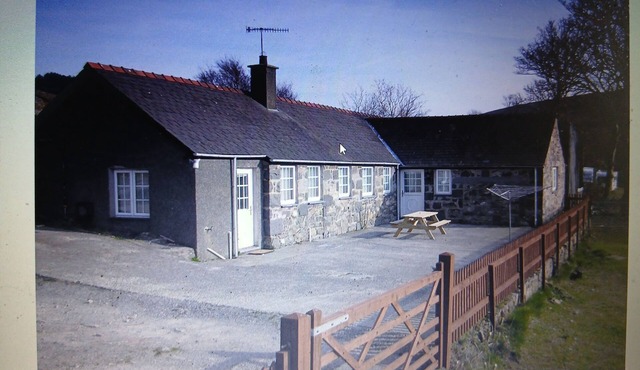 Converted Barn Penlon Cottage - Sleeps 6 & Cot