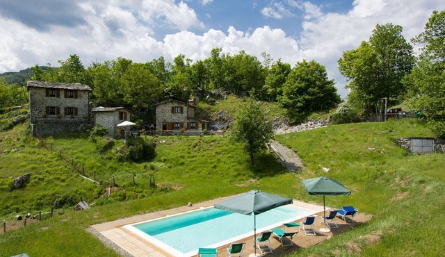 Cosy apartment in villa for 6 guests with pool, WIFI, TV, patio and pets allowed
