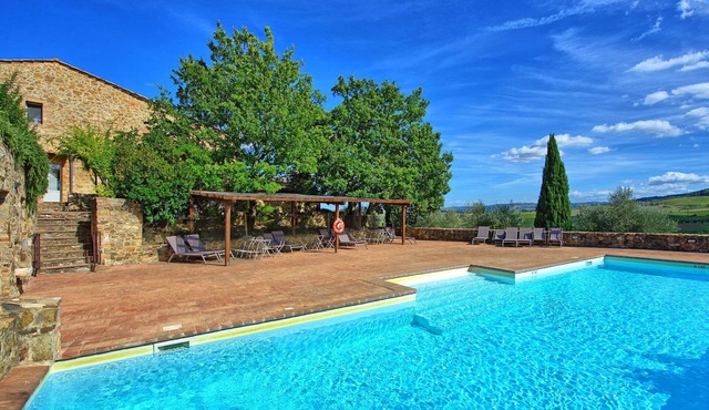 Cosy apartment for 4 people with pool, A/C, TV, pets allowed and panoramic view