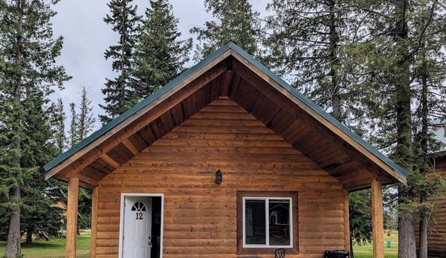 Cozy and Relaxing Getaway Cabin #12