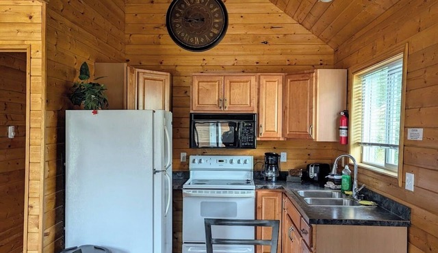 Cozy and Relaxing Getaway Cabin #13
