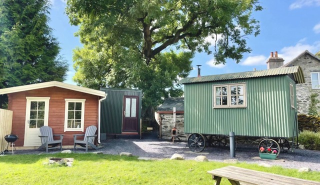 CWT TYDDYN SHEPHERD'S HUT, pet friendly in Cerrigydrudion