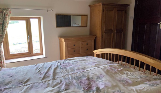 Delph Cottage Two ground floor bedrooms and a ground floor shower room