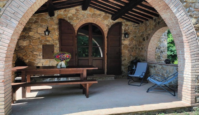 Detached villa nestled in a park of holm oaks in the woods of Tuscany
