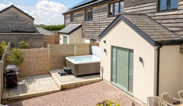 Farmyard House, Llanfechell