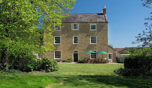 Farndish Manor - Spacious Georgian Manor House - Rural Retreat (sleeps 16+5)
