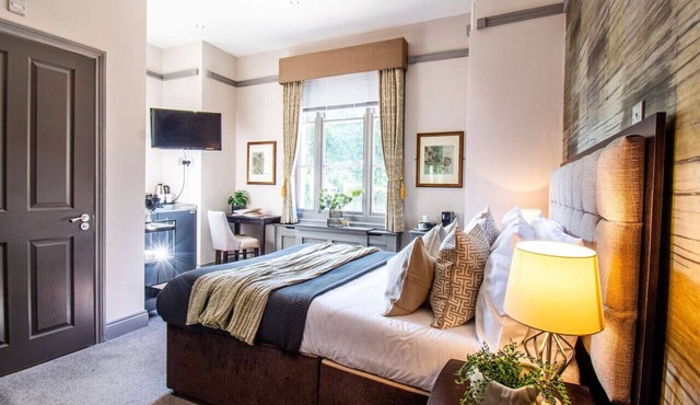 Free Gym Access, Free Parking, Stylish Studio