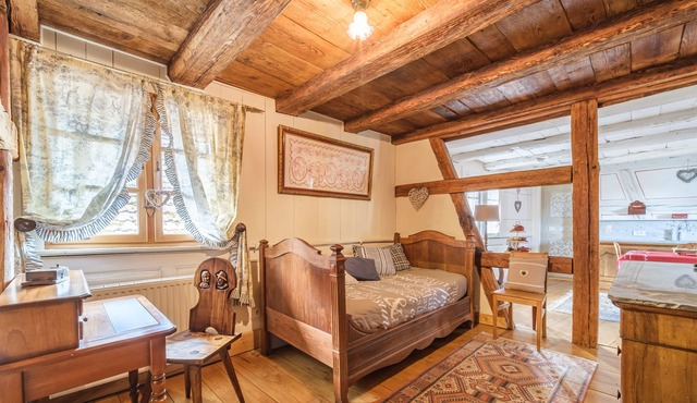 Gîte on the 2nd floor of an Alsatian house with parking and garden