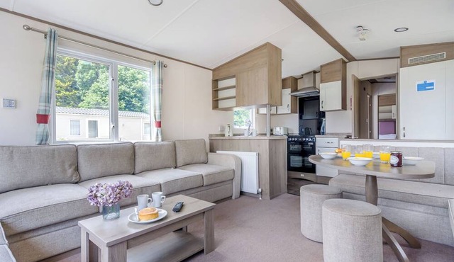 Gold Caravan with parking 6 P