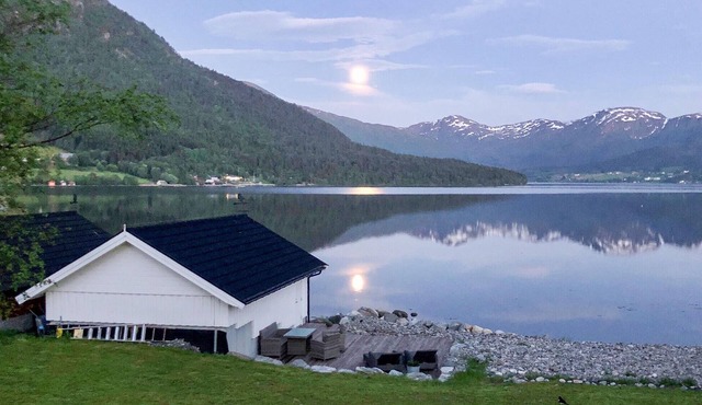 Gorgeous home in Elnesvågen with WiFi