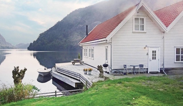 Gorgeous home in Flekkefjord with house sea view
