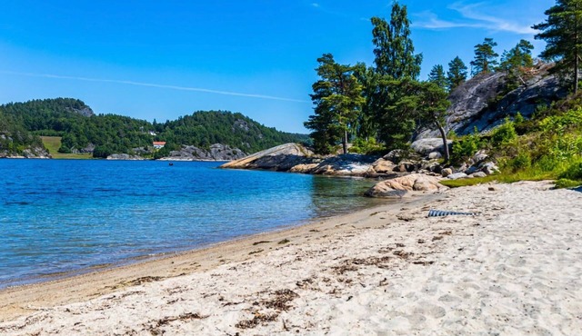 Gorgeous home in Risør with WiFi