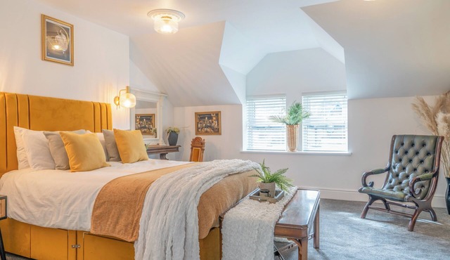 Gorgeous New 1 Bedroom Penthouse Flat