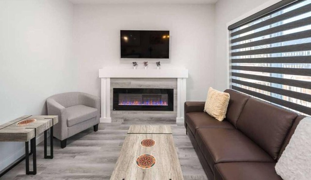 🏡 Group Stay by Downtown | 6BR Duplex Sleeps 16 | Banff Pass + Netflix!