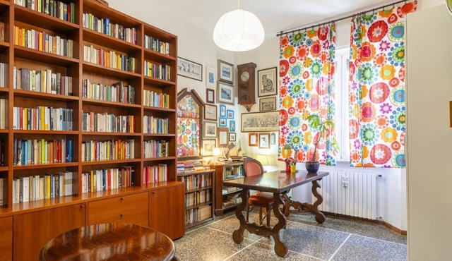 GuestHost - Library Appartment - Teresa's House