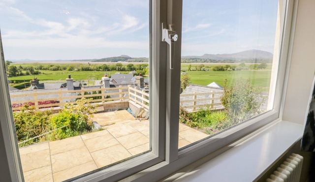 GWELFOR, pet friendly, country holiday cottage in Talsarnau