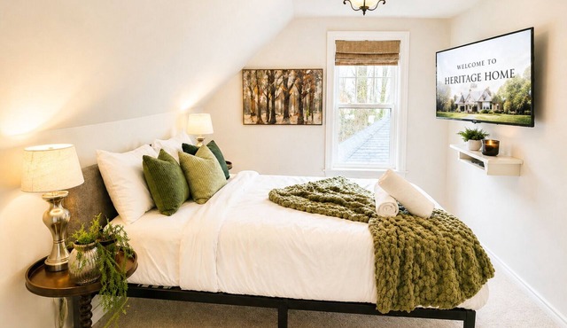 Heritage Home| Romantic Getaway| Vintage Decor