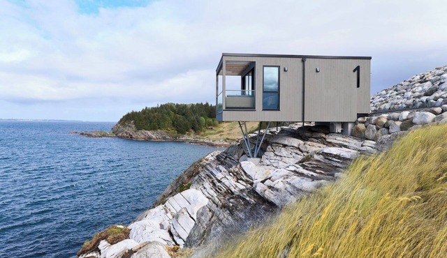 Hideaway Herdla 1 – unique and luxurious cabin 15 m above the sea near Bergen