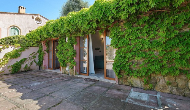 Holiday Home 'Kim' with Private Garden, Wi-Fi and Air Conditioning