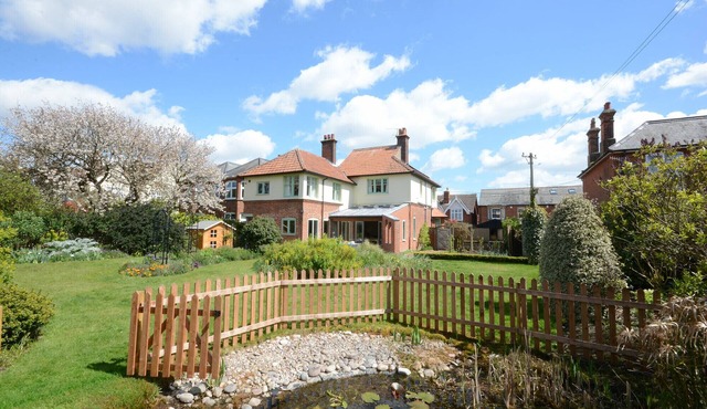 HOLLY LODGE, family friendly, country holiday cottage in Aldeburgh