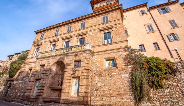 HOTEL TREVI