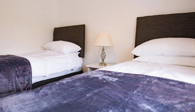 House Sleeps 6 - Parking,Garden,Family&Contractors