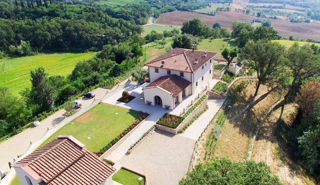 I Tebaldi - Eight Bedroom Villa, Sleeps 18
