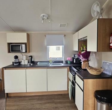 Jones caravan hire sycamore walk lyons robinhood rhyl
