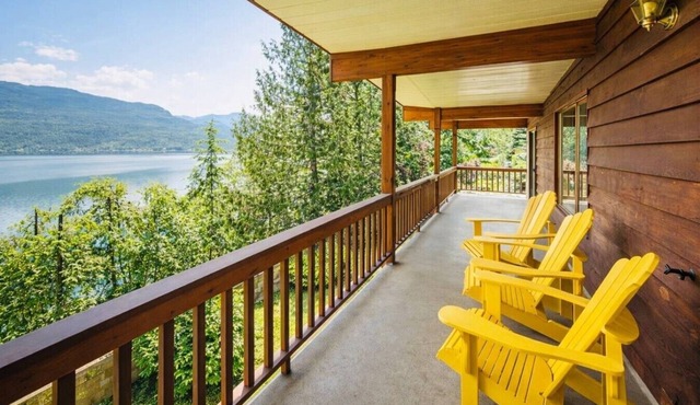 Lakeside 8-Bed Retreat | Game Room | Hot Springs