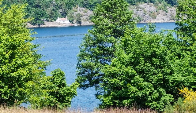 Look forward to a great time with the family in this vacation home with fjord view!