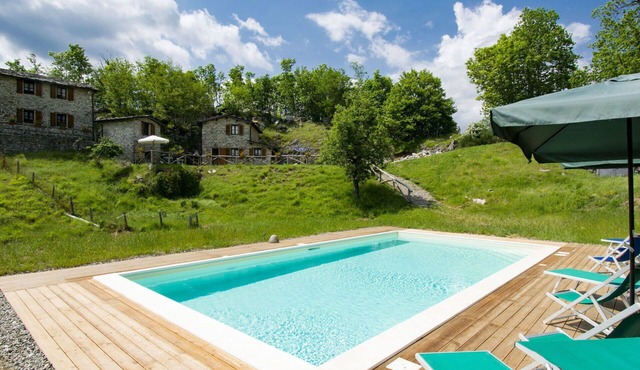 Lovely apartment in villa for 6 people with WIFI, pool, TV, patio and pets allowed