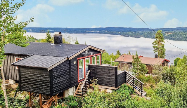 Lovely home in Enebakk with WiFi