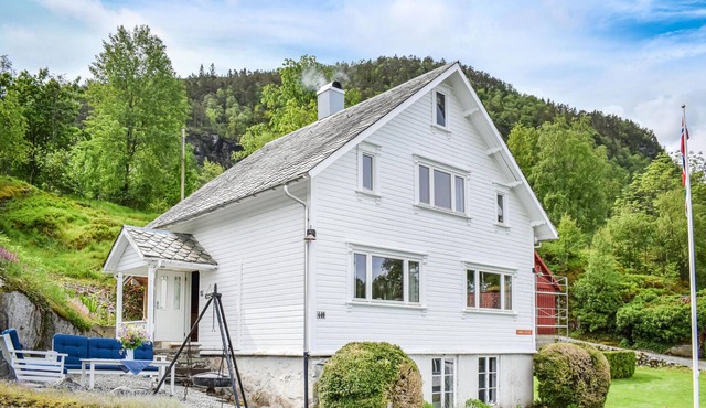 Lovely home in Hebnes with house a mountain view