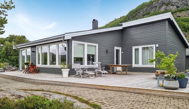 Lovely home in Revsnes with WiFi