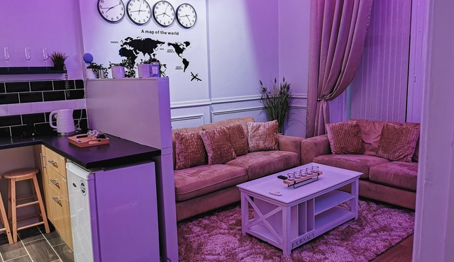 LUXURIOUS 3 BEDROOM APARTMENT: HEART OF WESTEND