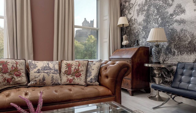 Luxury city centre three-bedroom self-catering apartment with spectacular Edinburgh Castle views