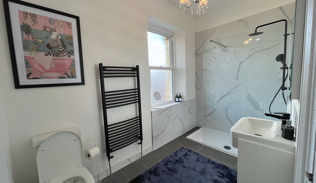Luxury Group Retreat | 20 Guests | Hot Tub + games room