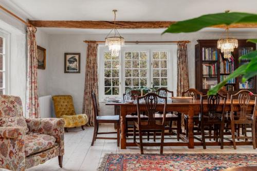 Middlelands - A stunning country house with beautiful gardens in rural Pembrokeshire yet close to coast