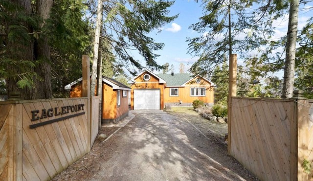 Modern 4BR Cottage, Hot Tub & Sauna on Tay Trail