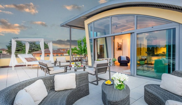 Modern Panoramic Loft with Terrace, Elevator, Parking