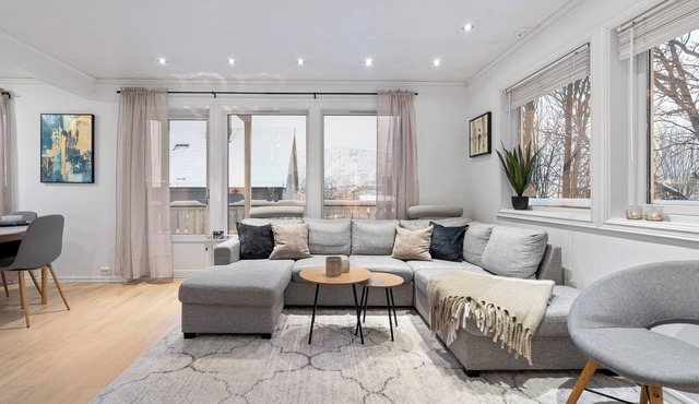 Near Downtown - Perfect for Big Groups - Free Parking