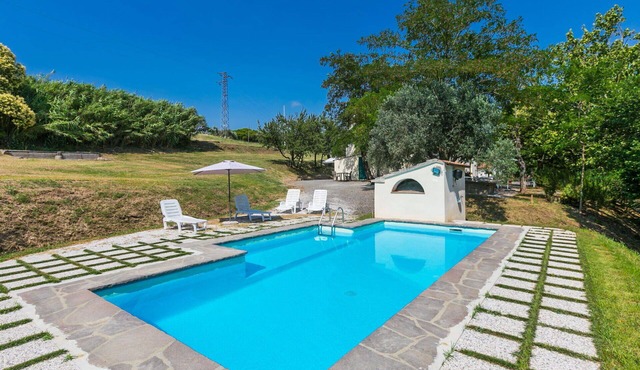 Nice apartment in villa for 10 people with pool, TV and pets allowed